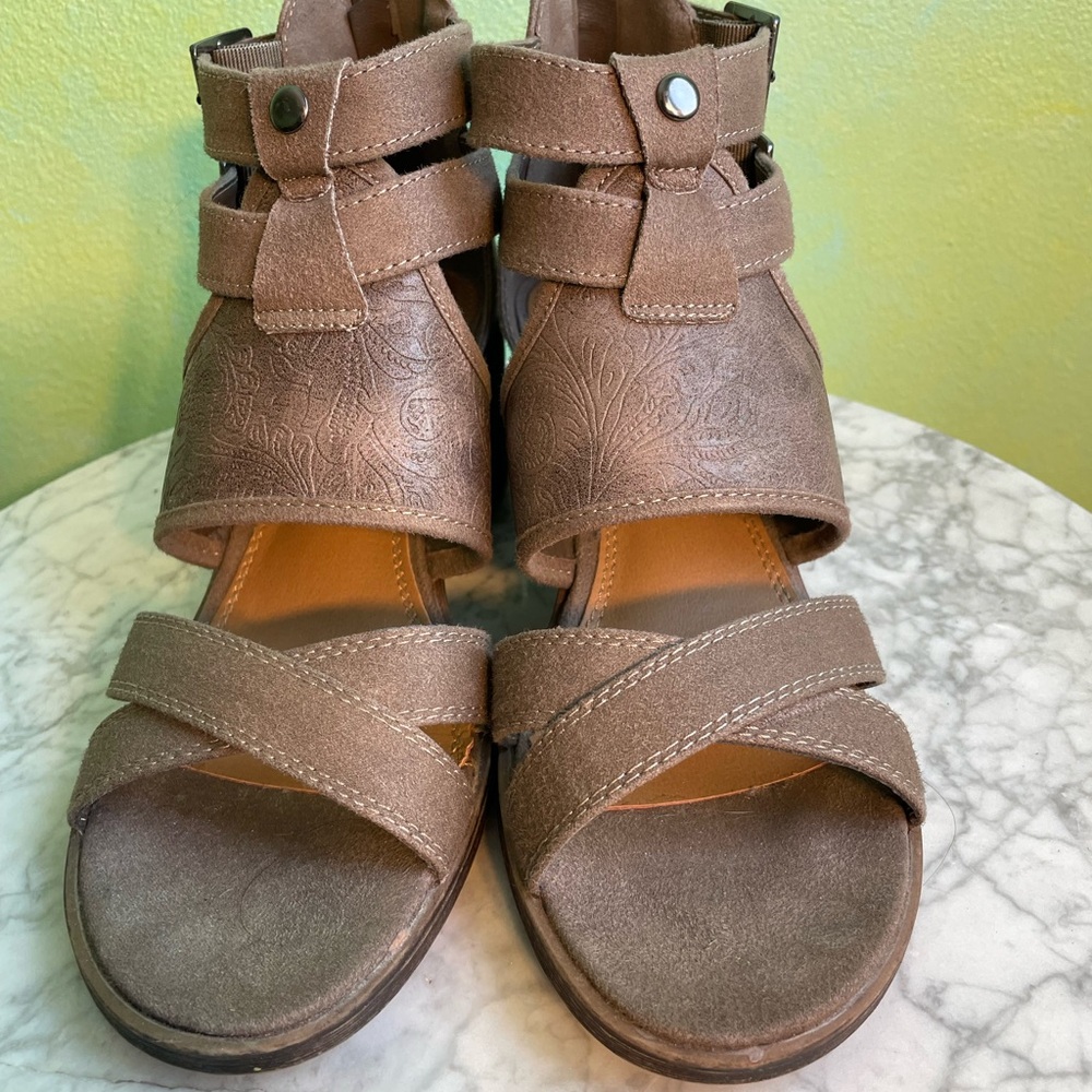 Rampage Embossed Taupe Sandals - Picture 2 of 8